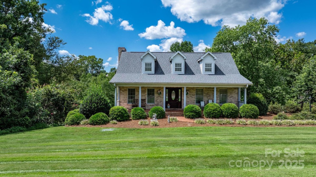 54 Meandering Way