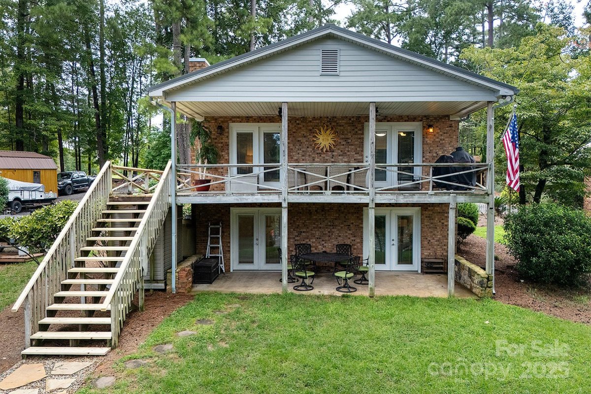 457 Emerald Shores Road