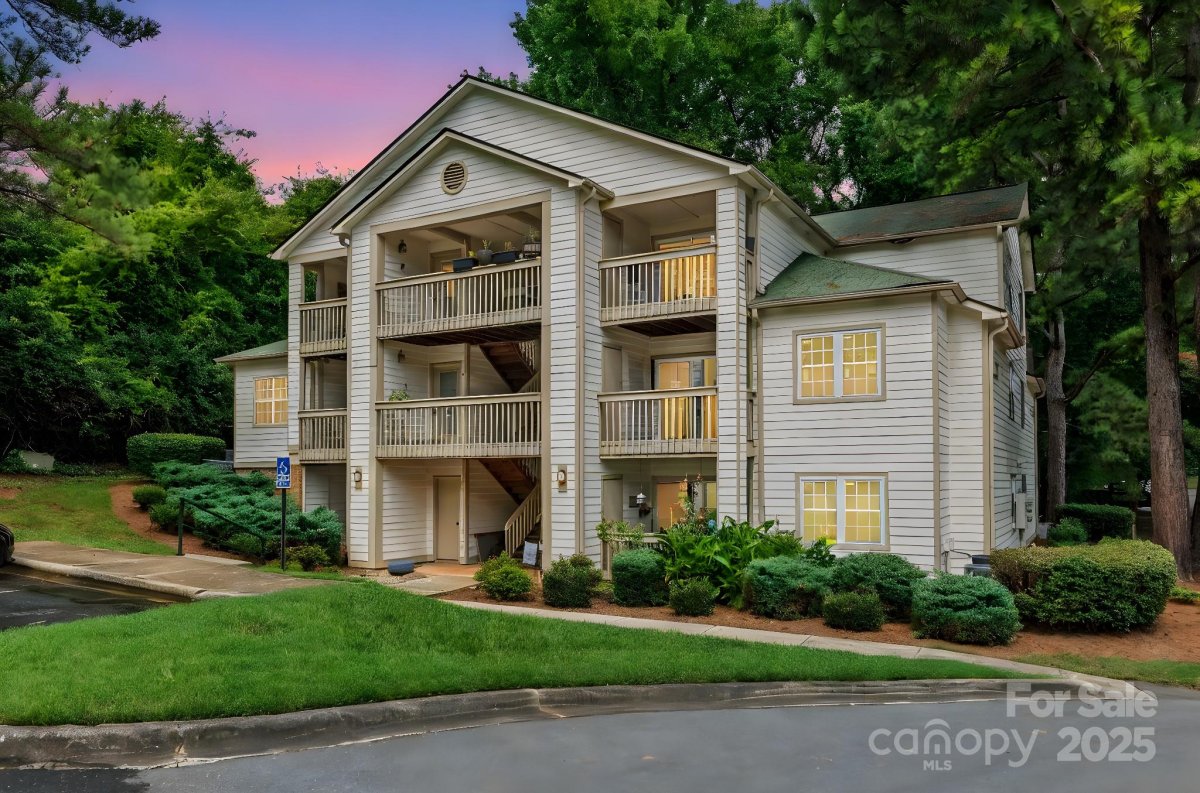 1052 Churchill Downs Court