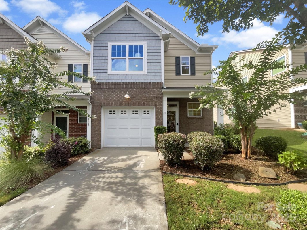 7027 Woodsbay Lane
