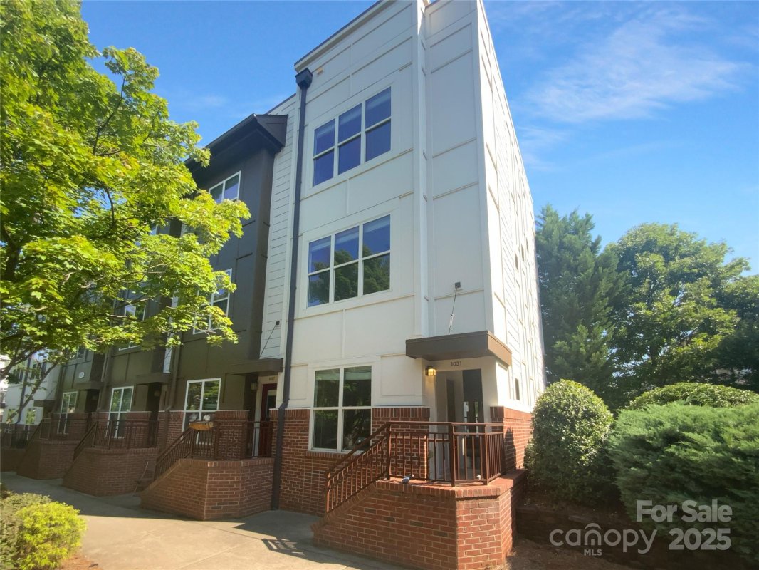 1031 Skyline View Way
