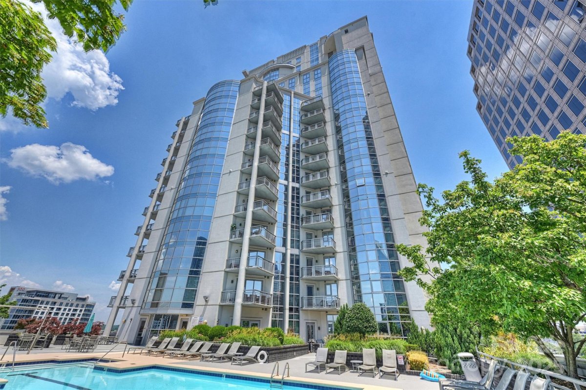 333 W Trade Street 810