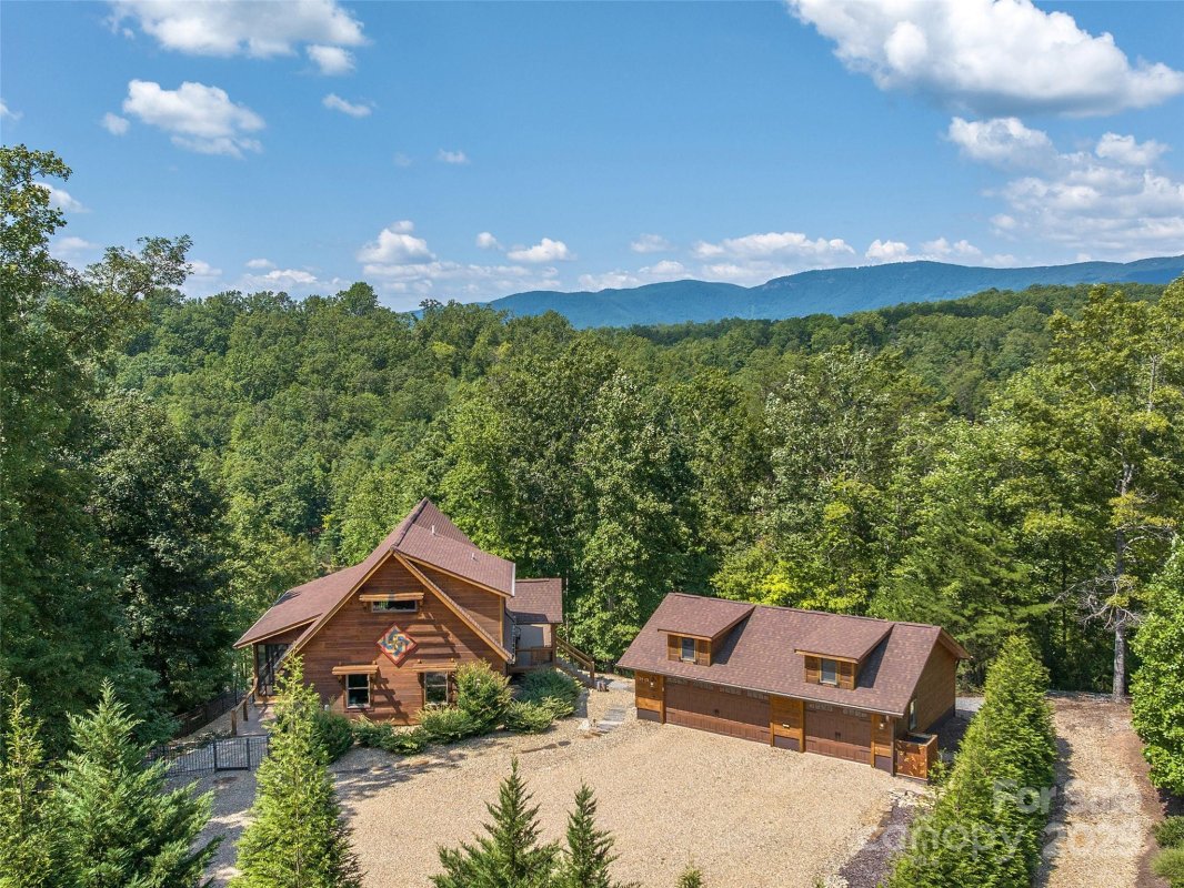 1439 Mountain Parkway