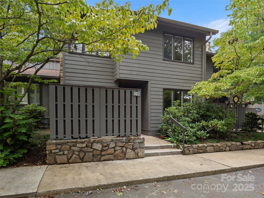 102 Crowfields Drive