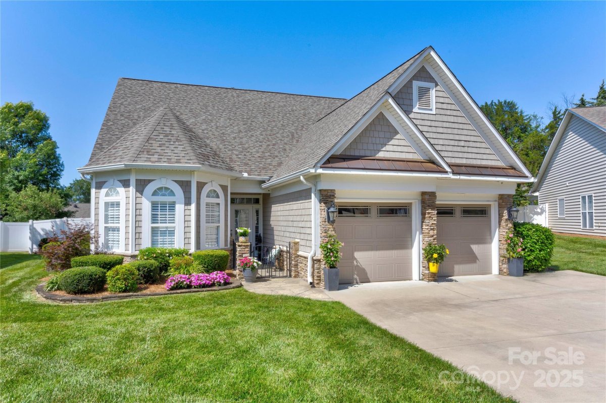 2635 Danbury Circle