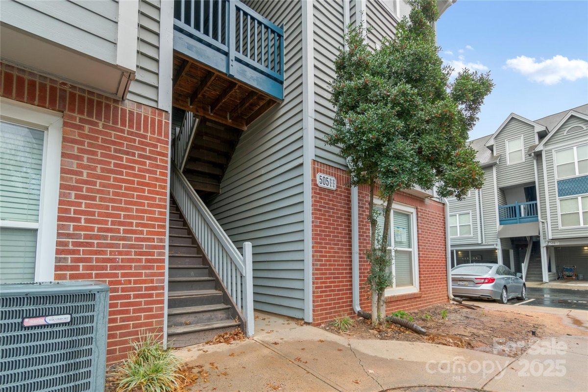 505 Graham Street 2G