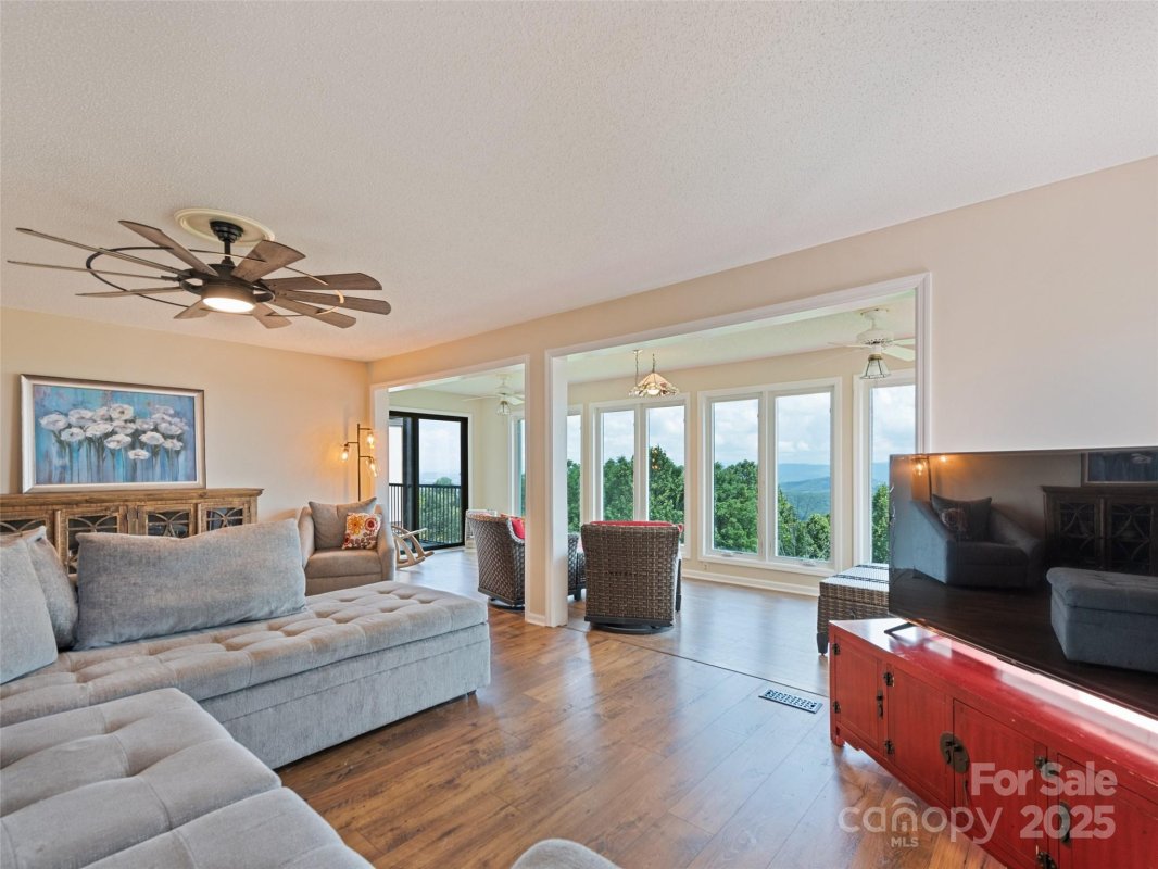 602 Fleetwood Plaza