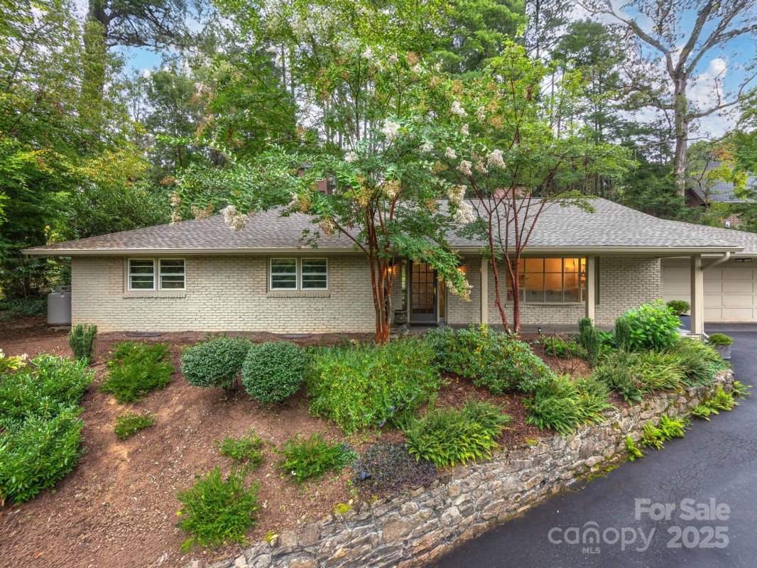 85 E Euclid Parkway