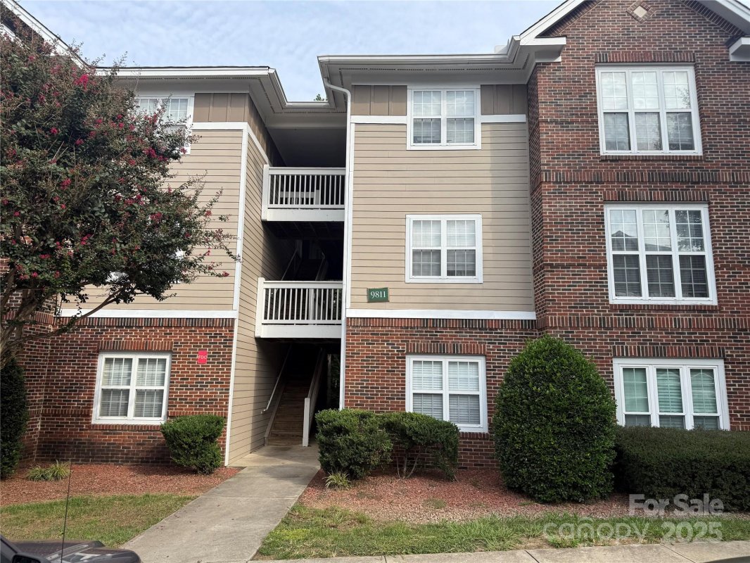 9811 Campus Walk Lane