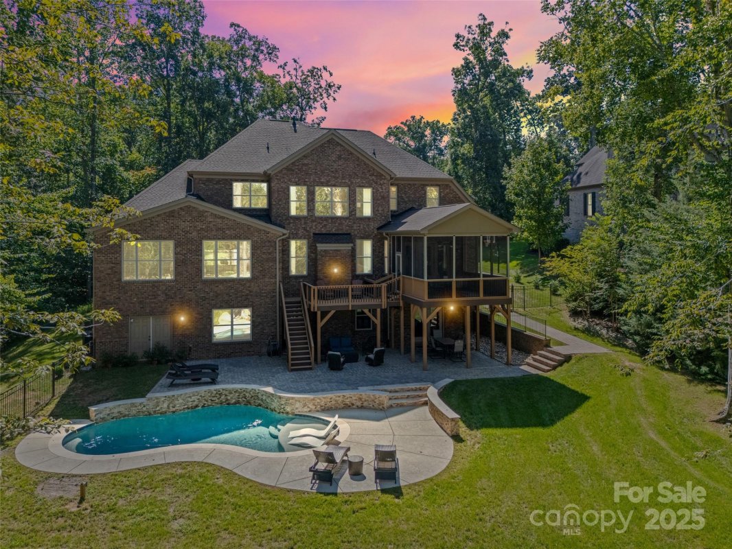2100 Pondmeade Lane