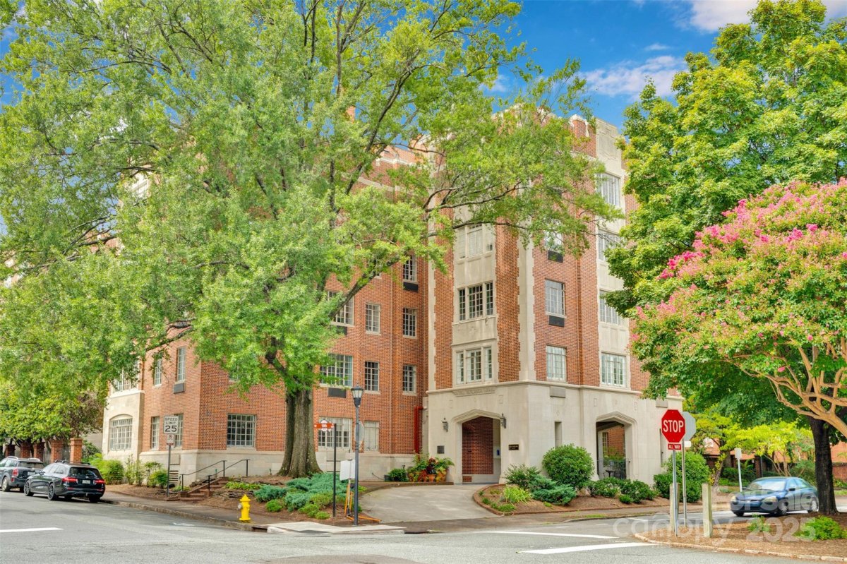 301 W 10th Street 306