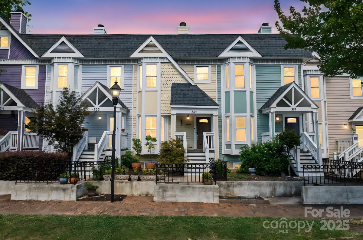 320 W 10th Street