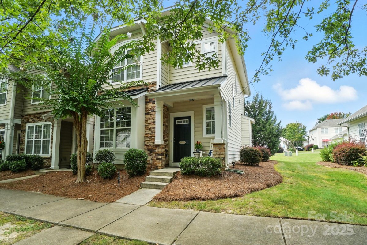1136 Hammond Drive