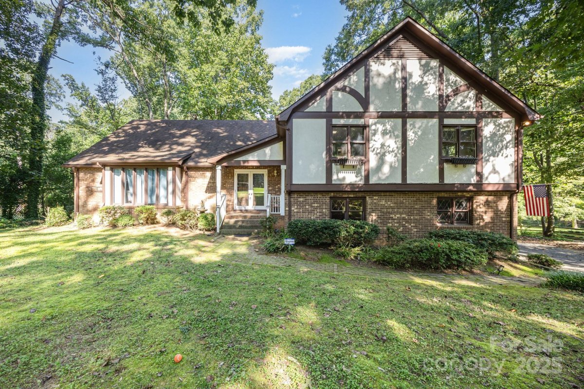 330 Camelot Drive