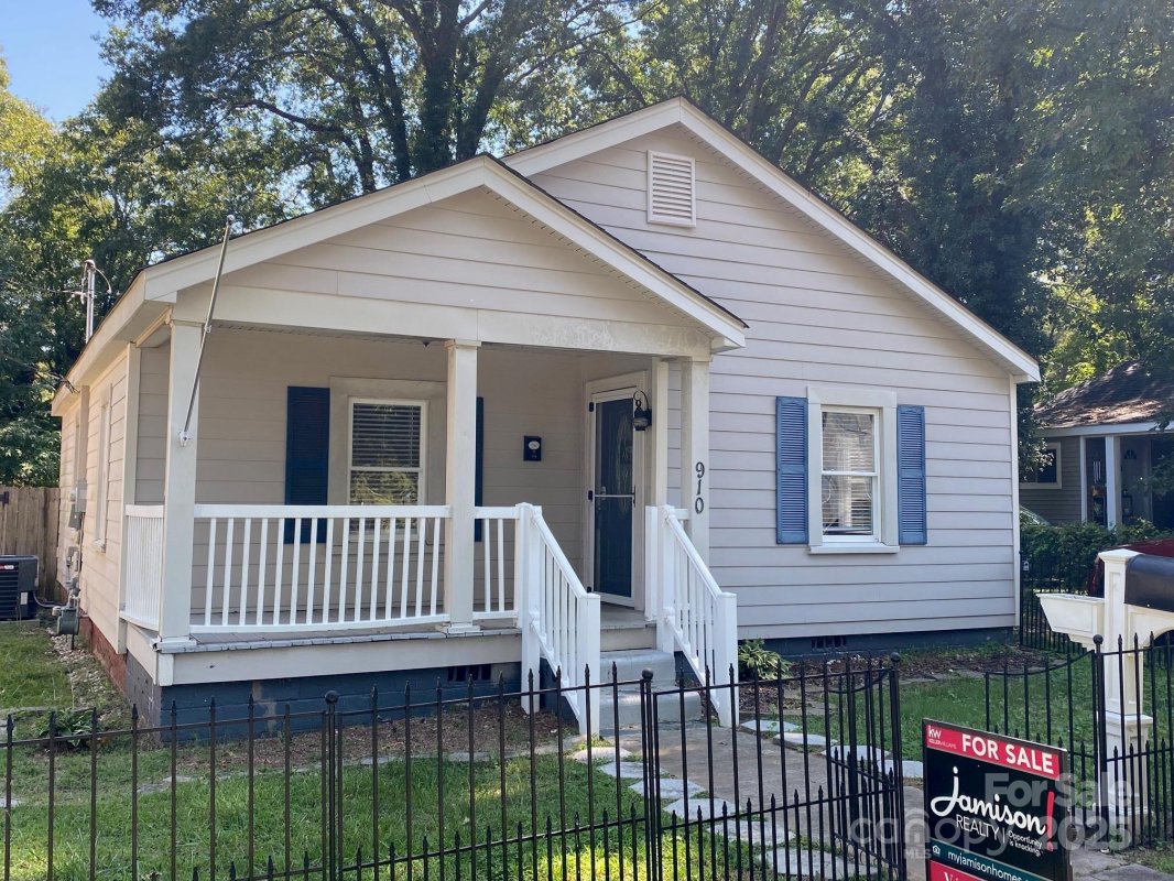 910 Gibbons Street