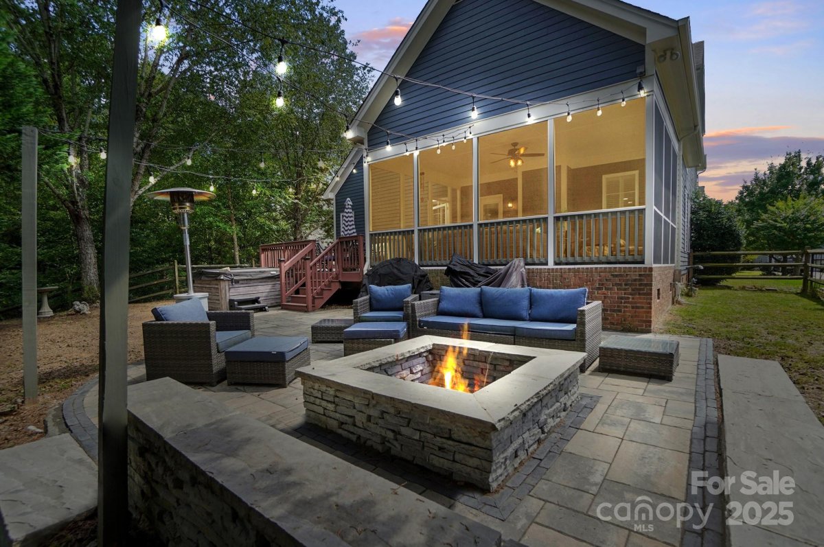 342 Shoreline Parkway