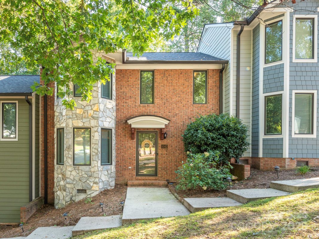 1042 Wexford Place