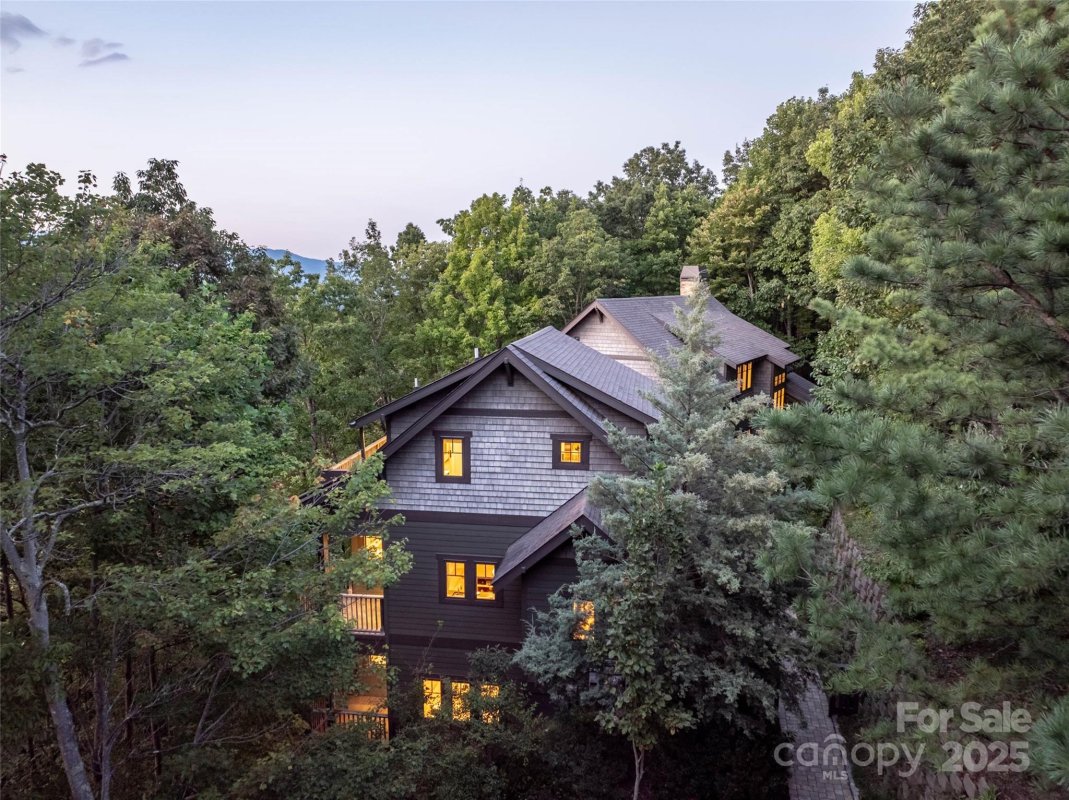 875 Creston Drive