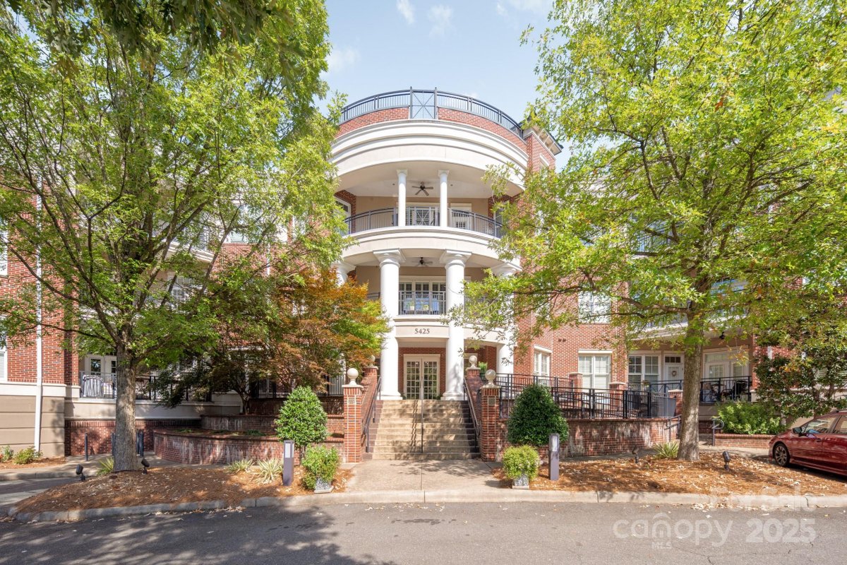 5425 Closeburn Road 208