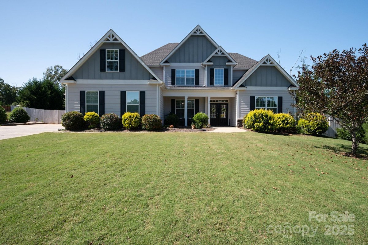 2613 Lakefront Drive