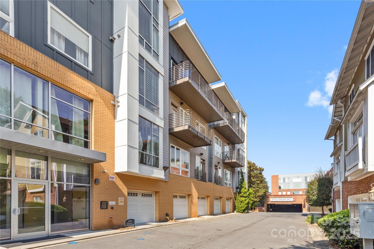 300 Magnolia Avenue 202