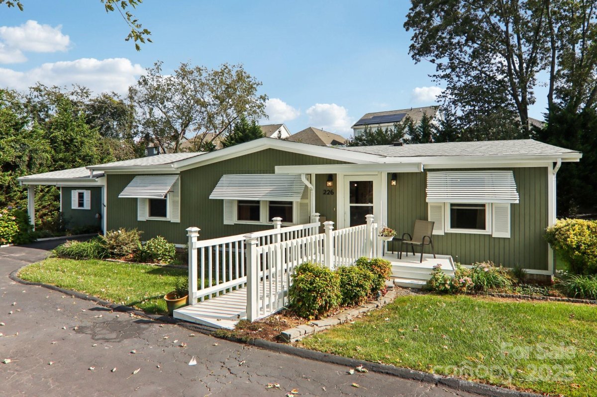 226 Cranbrook Circle