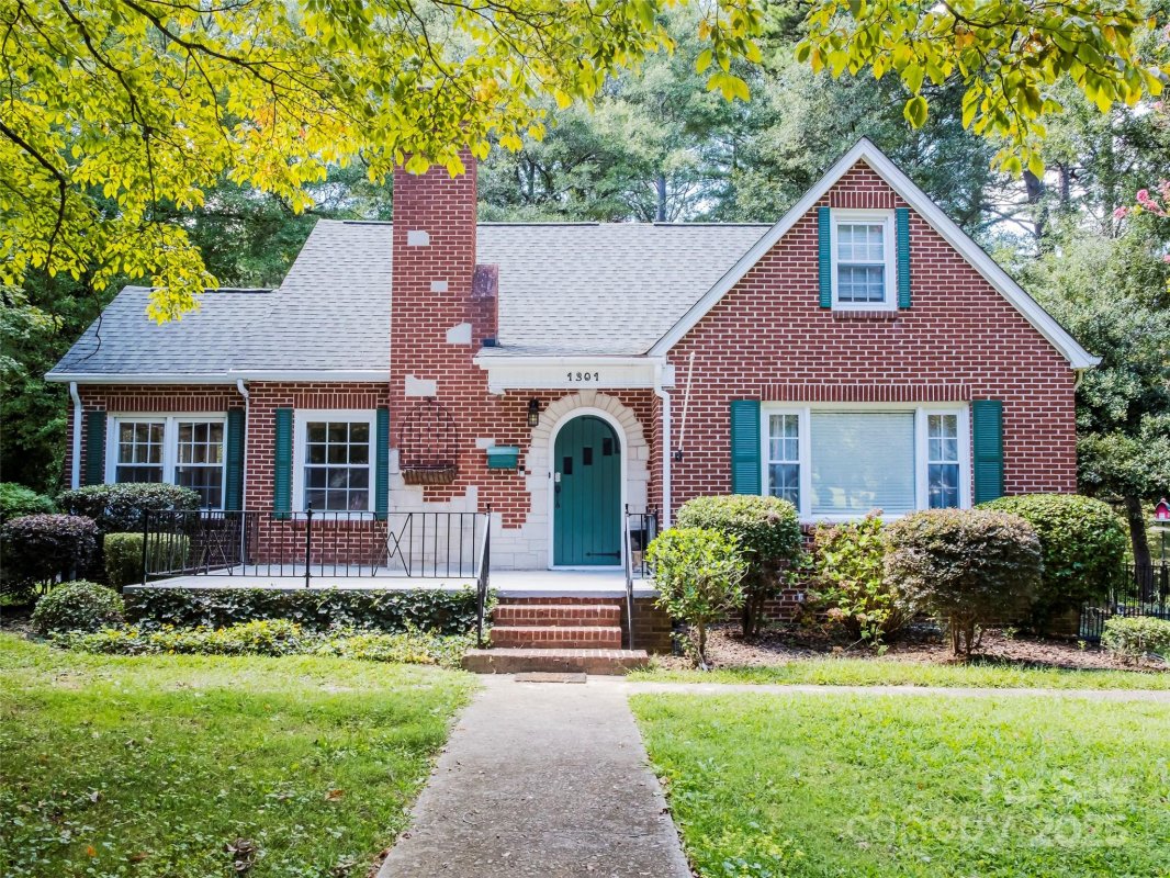 1301 Midwood Drive