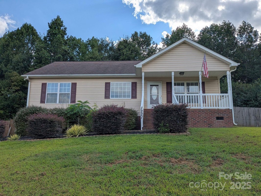 1221 Woodpecker Drive