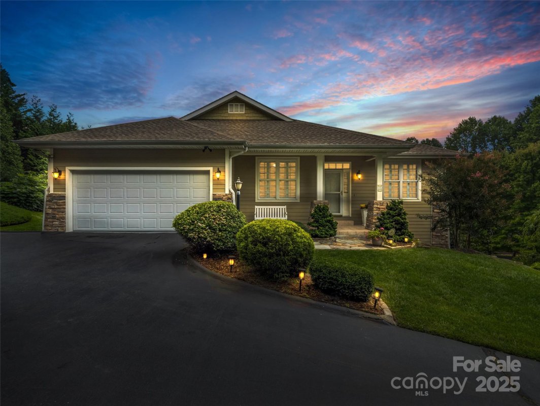 102 Pinnacle Peak Lane