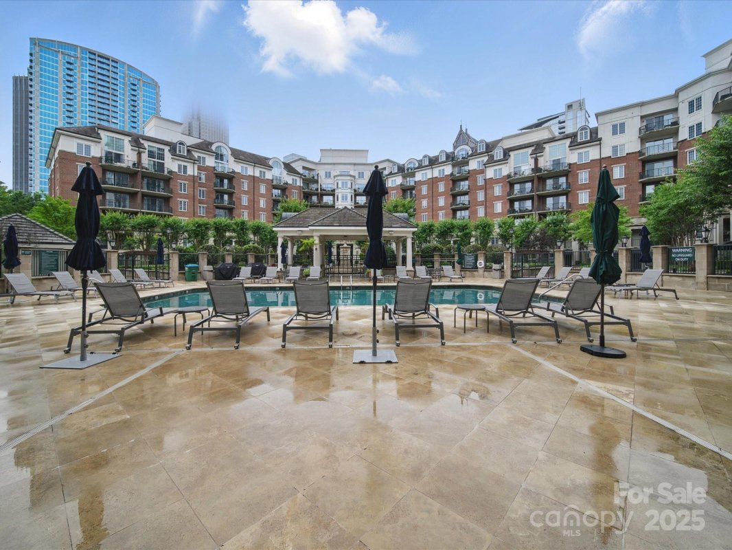 300 W 5th Street 339