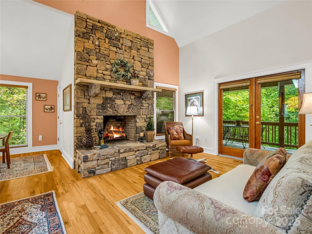 142 Winterview Trail