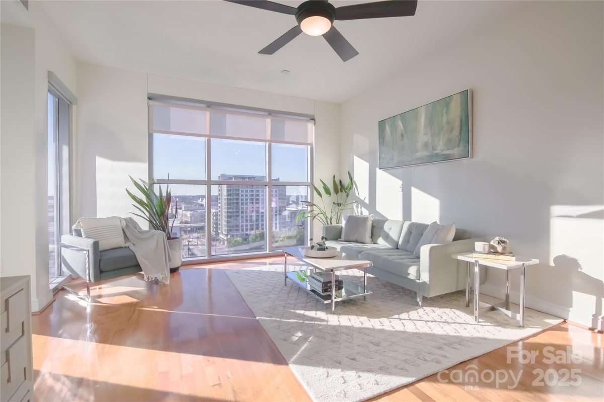 333 W Trade Street 905
