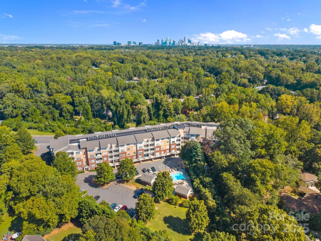 1000 E Woodlawn Road 413
