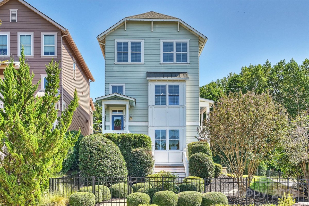 807 Herrons Ferry Road