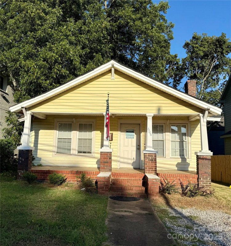 606 Campus Street