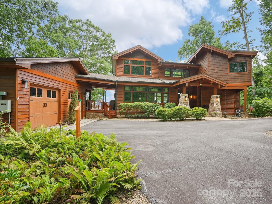 2128 Sleepy Hollow Drive