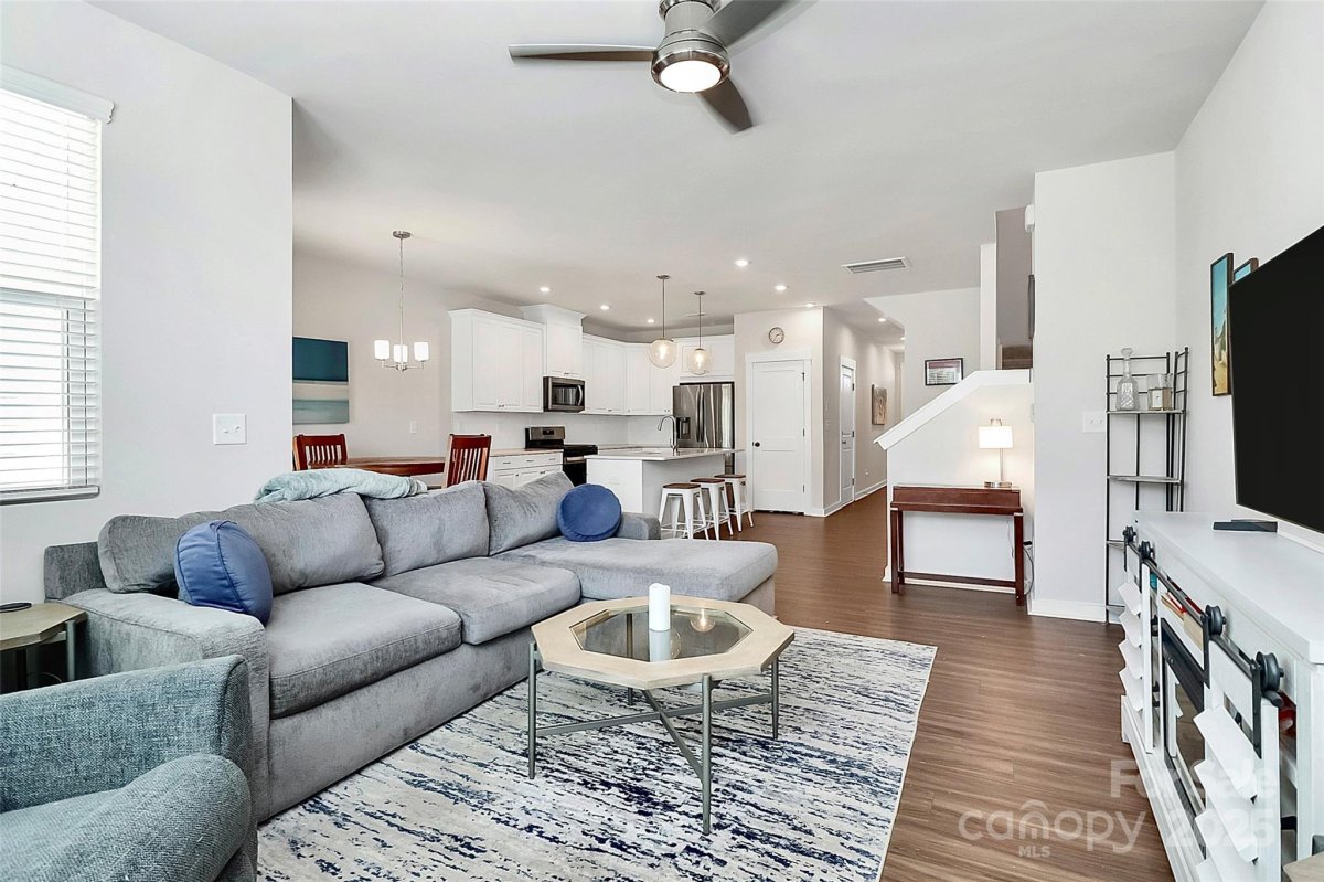 9521 Munsing Drive