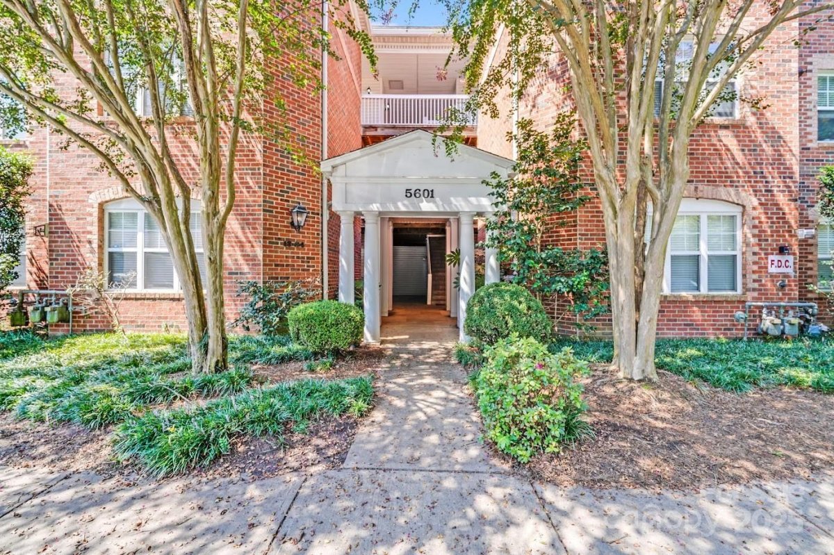 5601 Fairview Road