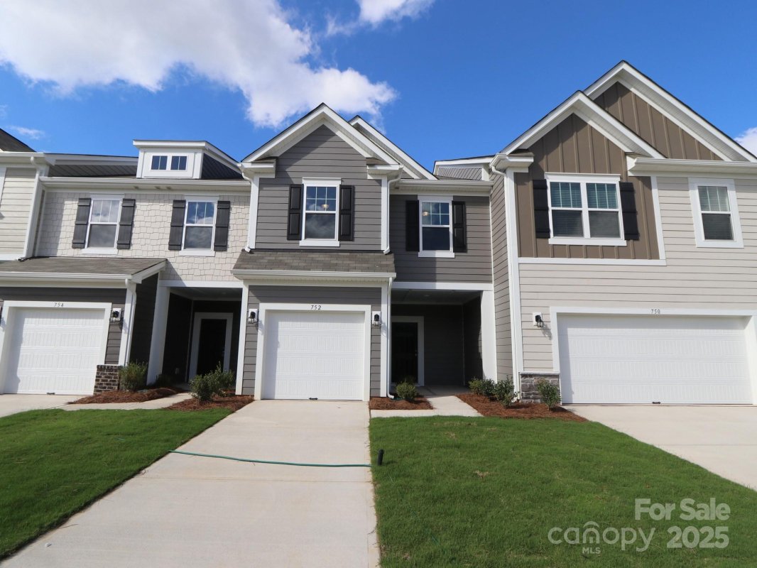 752 Kitfox Drive