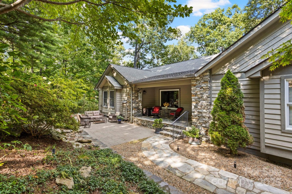 516 Overlook Drive