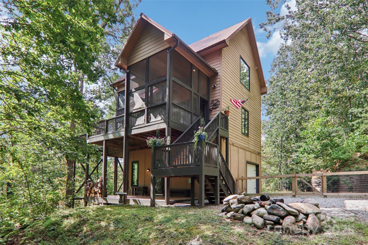 184 Deep Woods Lane