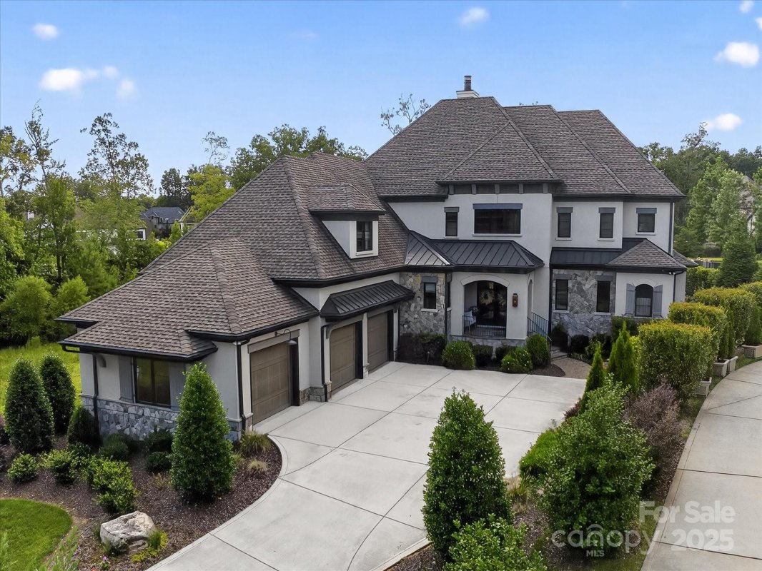 210 Woodswail Court