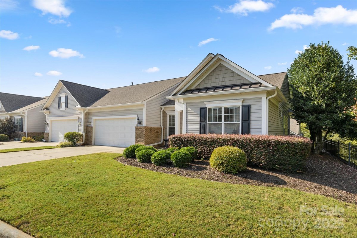 33129 Tanager Court