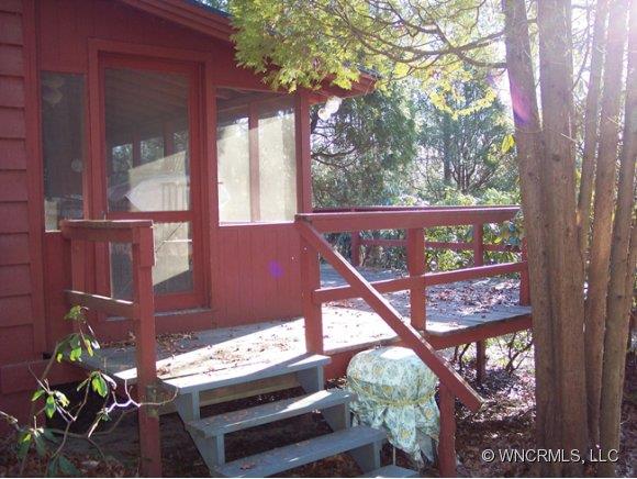 8 Lake Rd
