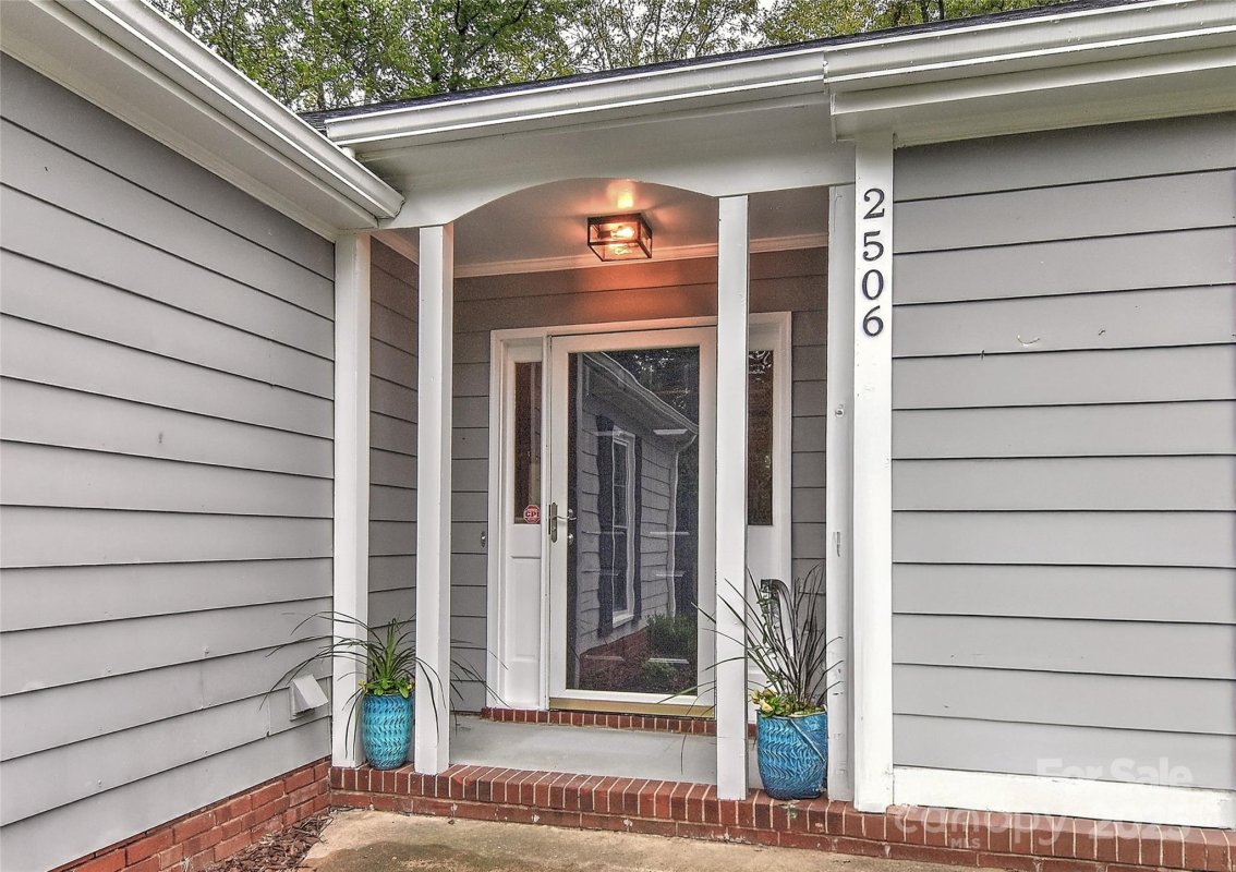 2506 Turnberry Lane