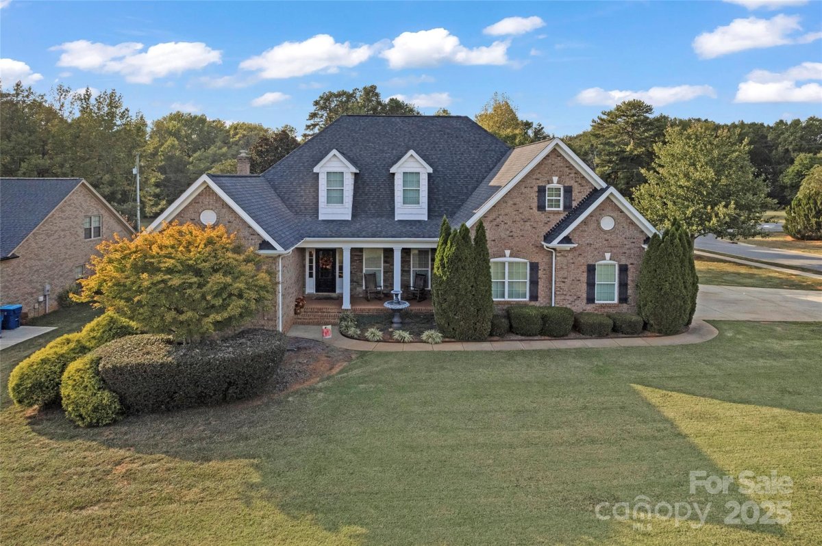 3261 Fairmead Drive