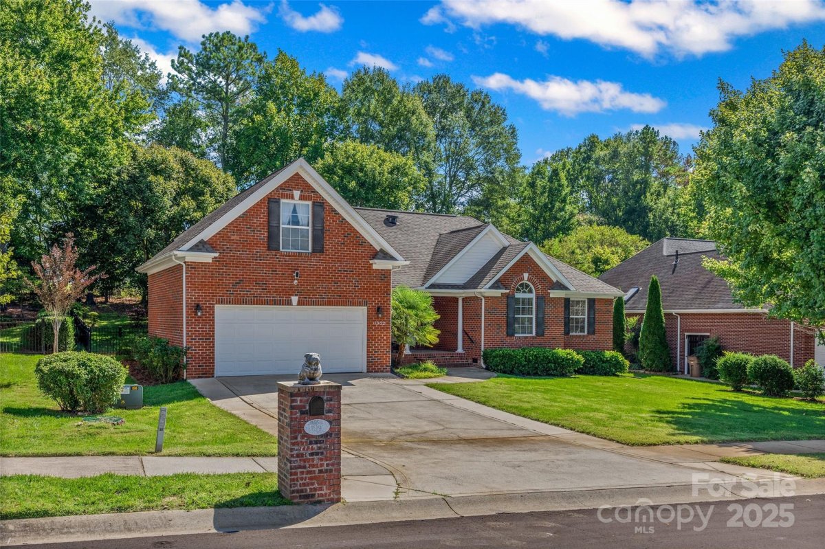 1322 Moonshadow Lane