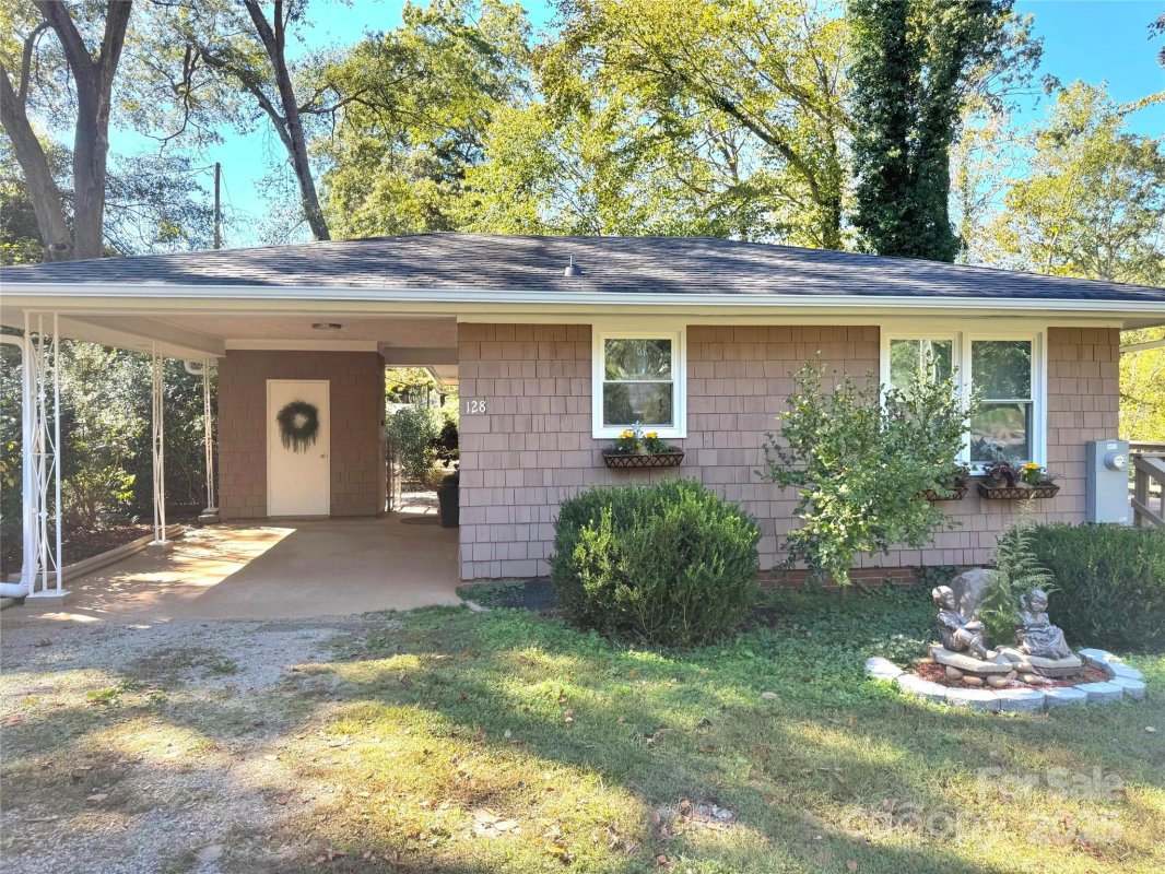 128 Applewood Lane