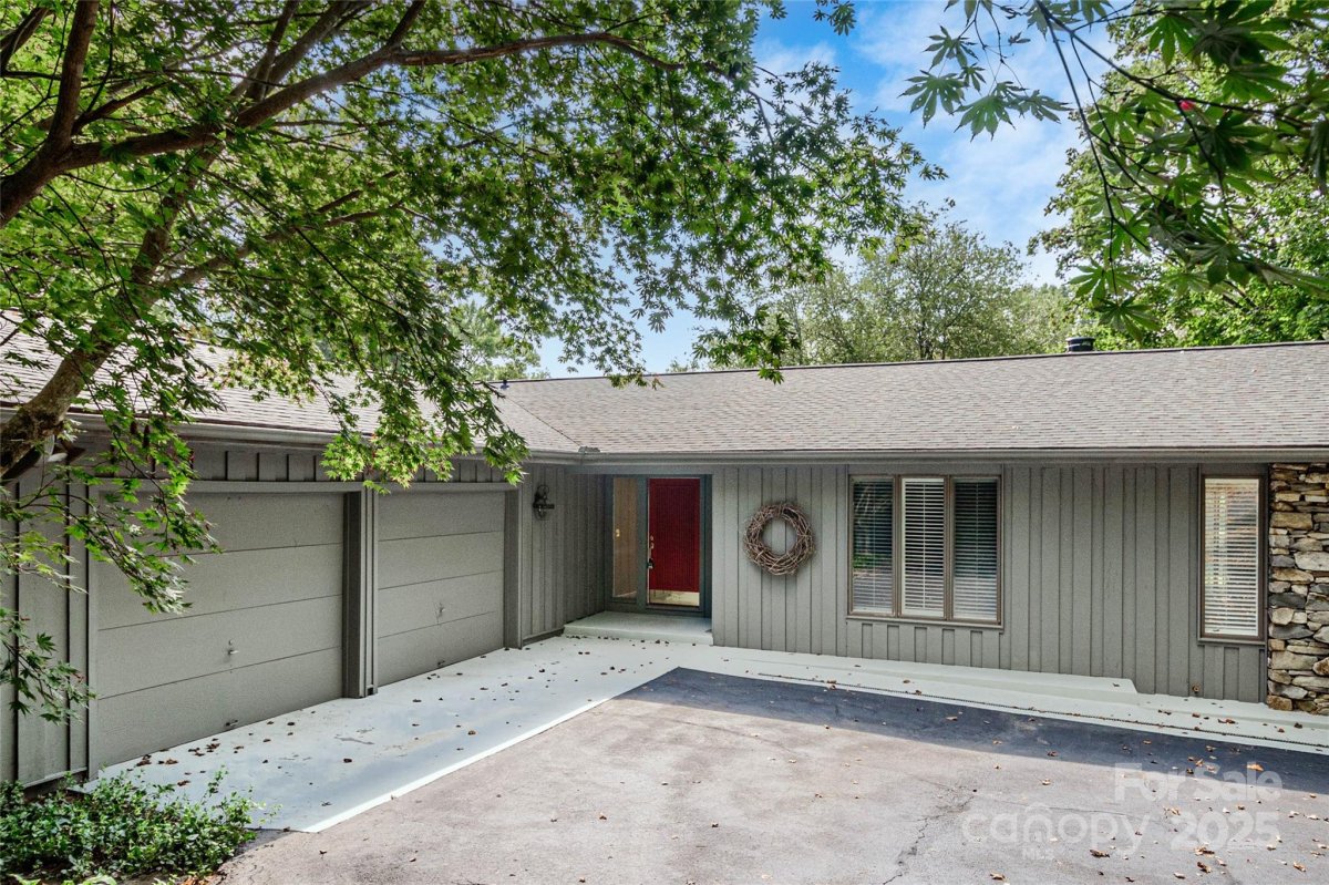 32 W Fairway Drive