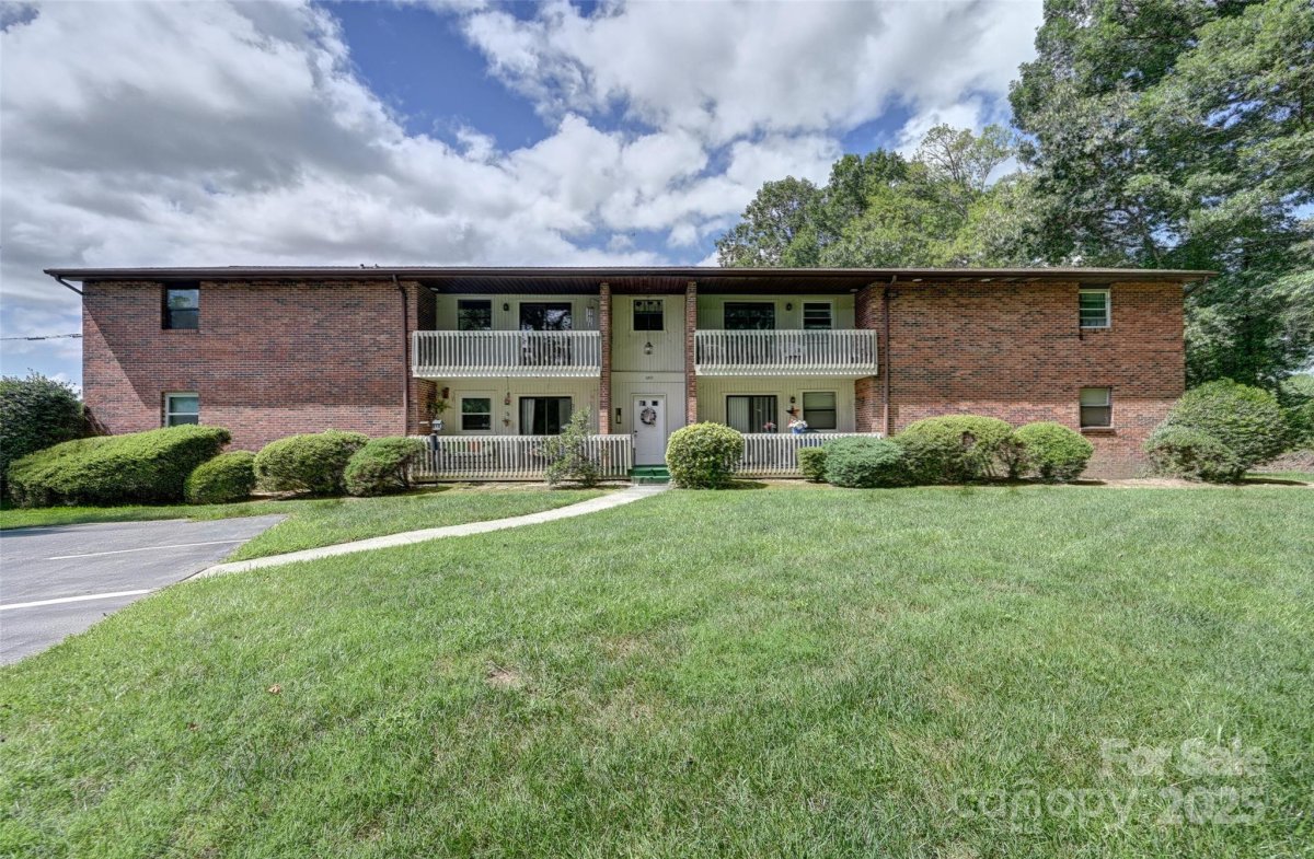 103 Oakwood Place